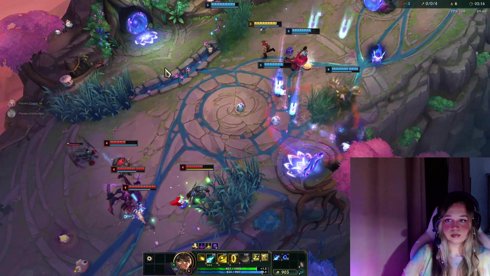 un ratito de stream <3