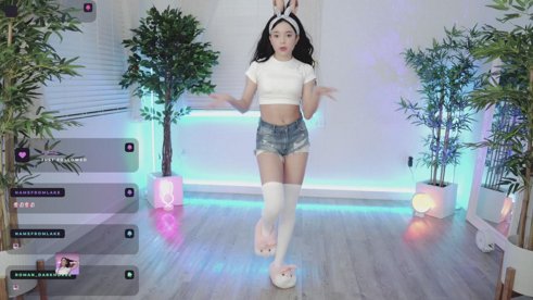 BUNNY GIRL DANCE <3
