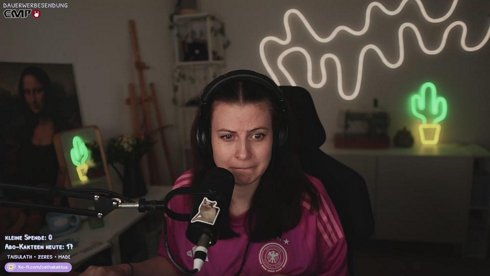 mi | 3 random Zutaten (Kürbis, Haselnuss, Grünkohl) & Clair Obscur Cosplay 🌵 !pp !kofi !emp #ad