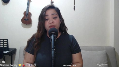 It’s Fridayyyyy and you know what that means! STREAM TIME, SHAKERS FAM! 💜💃❤️