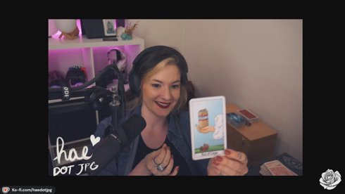 its been a while! ♡♡♡ art + hangs + tarot maybe ♡