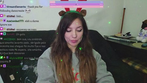 Suebathon de Natal com giveaways e desafios !discord (clica no pin do chat)🌸 1 sub/200 bits/2€ = ♡ c nick na árvore de natal !wishlist