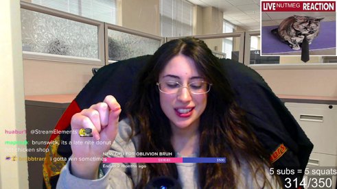 trying to frick the hot curvy bed with big babongas