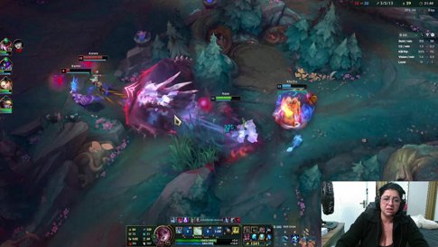 Lolzinho para esquentar 🥰... !pix !mae !nicklink !youtube