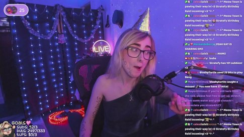 ITS MY BIRTHDAY!! 💜 | @stratefy @stratefylol on socials 🎀