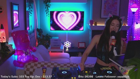 Let’s GROOVE to some funky chunky house music🕺🏼💜