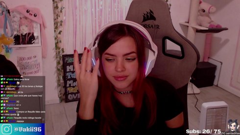 Holiiiiiiiiii ♥ otro día consecutivo más en stream se viene el fin del mundo xD| !redes